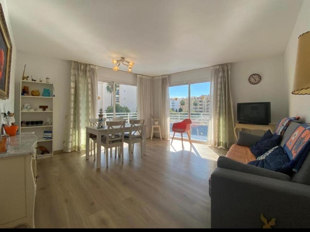 Apartamentos Ch Salou Pokoj fotografie